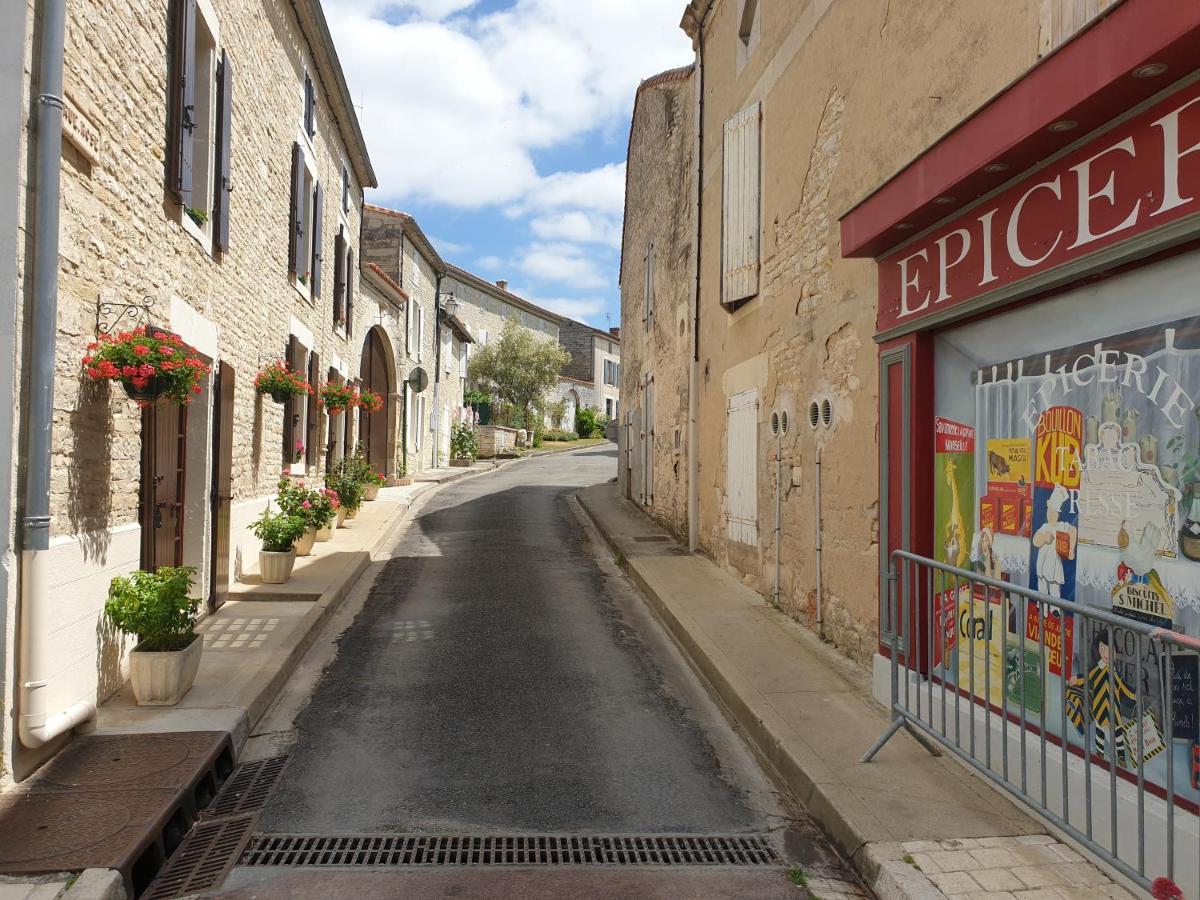 Tusson Chambres D'Hotes Charente Exterior foto